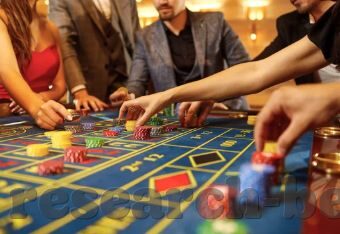 森林舞会铁牛棋牌-森林舞会，铁牛棋牌中的自然韵律